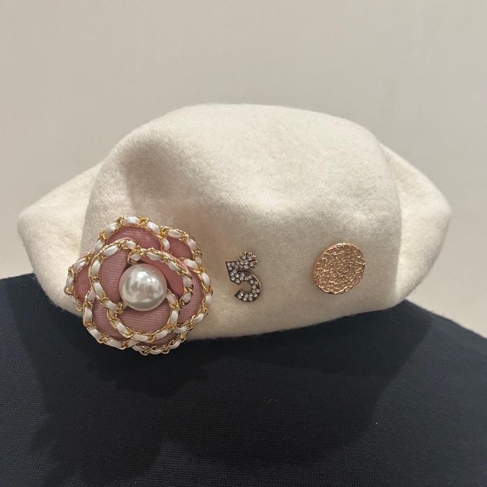 Flonavtex Elegant Women Beret with Chic Pearl Accent Stylish One Size NWOT